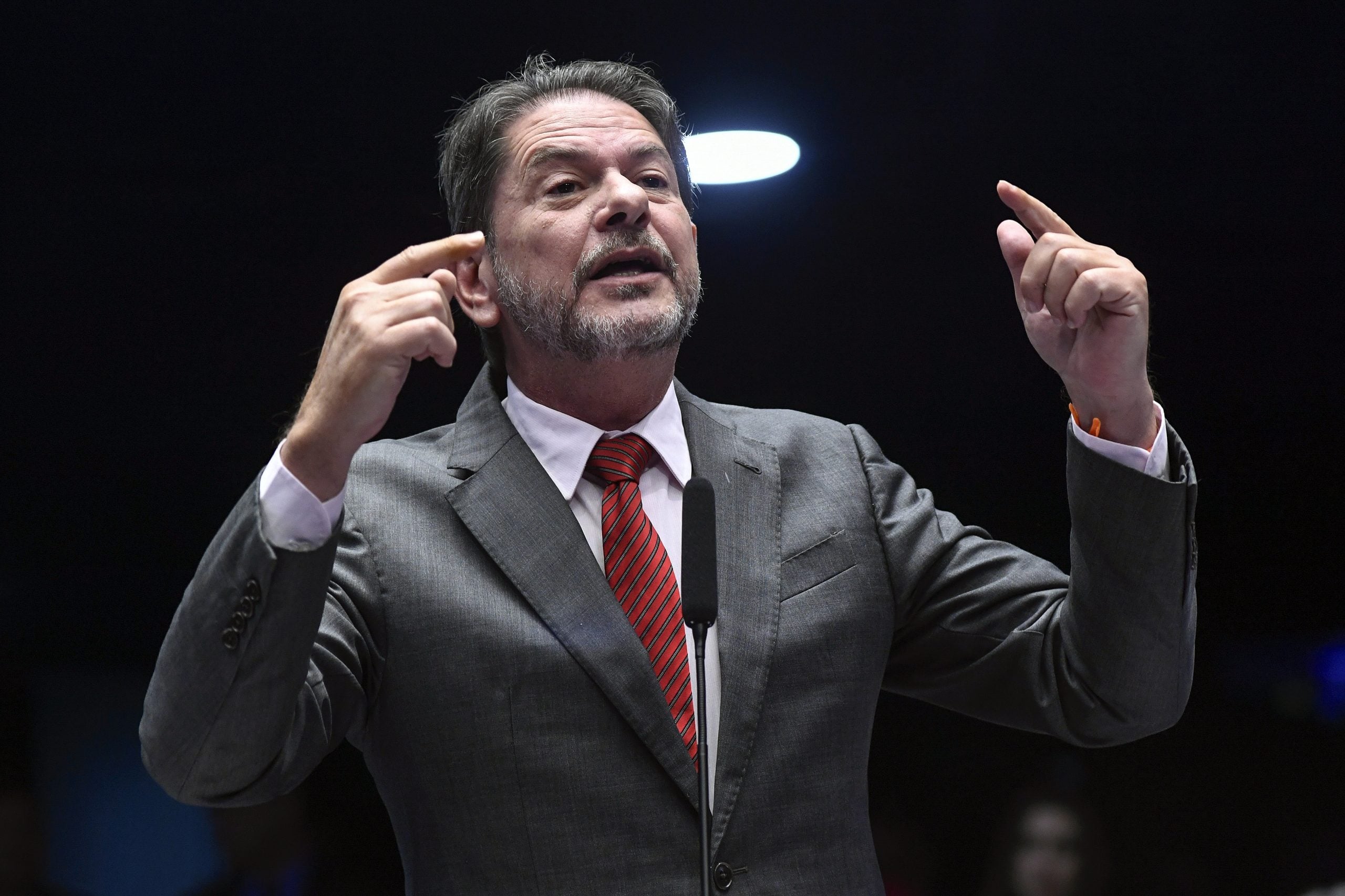 Cid Gomes e Capitão Wagner lideram corrida ao Senado no Ceará