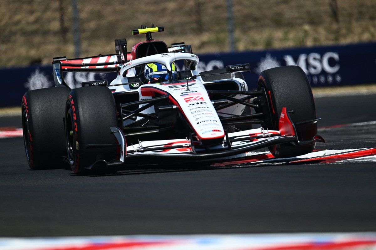 Haas Struggles Beside Aston Martin—Bearman Criticizes Team Performance in Hungary