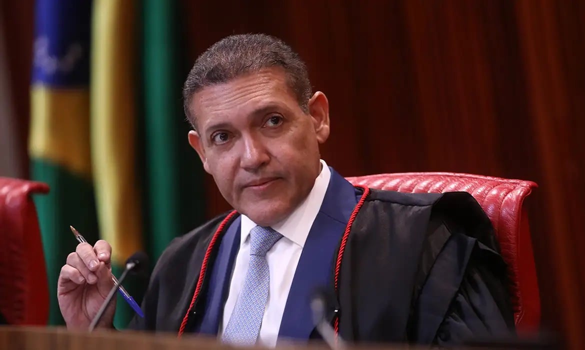 TSE Manda Meta Preservar Perfis que Atacam Flávio Bolsonaro