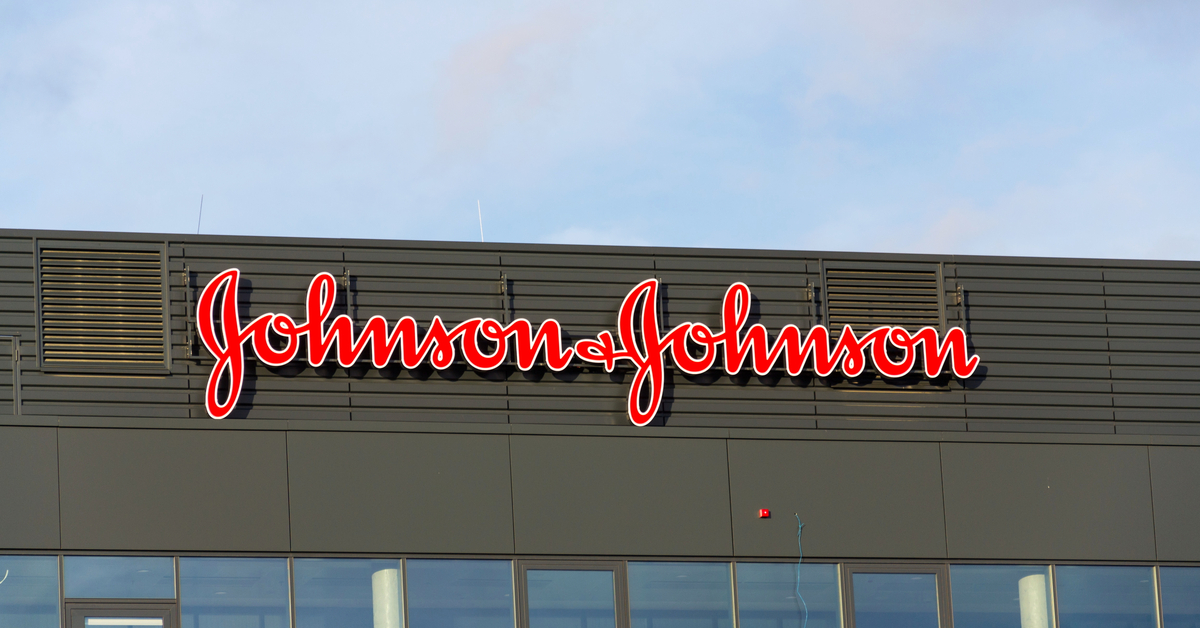 Johnson & Johnson lucra US$ 5,53 bilhões e eleva projeções para 2026
