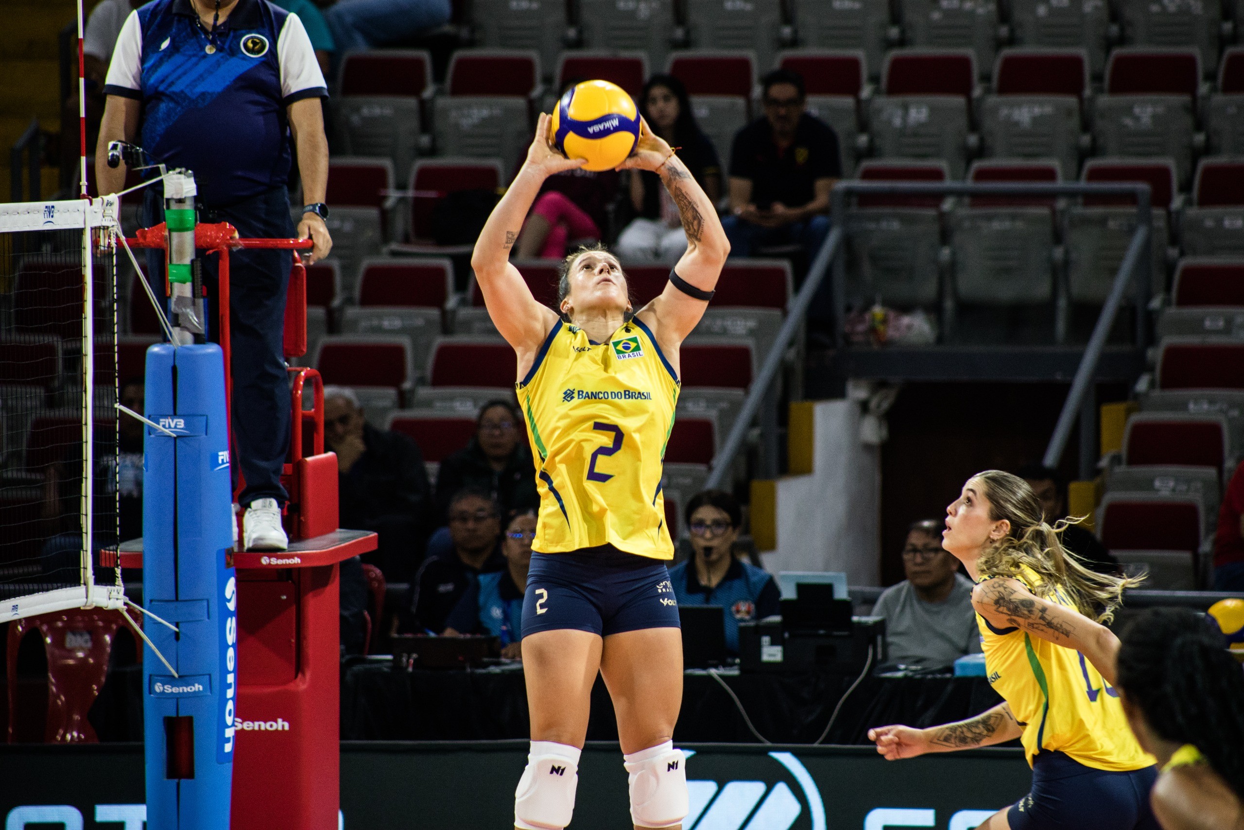 Bruninha conquista título com Brasil e segue na seleção antes do Londrina