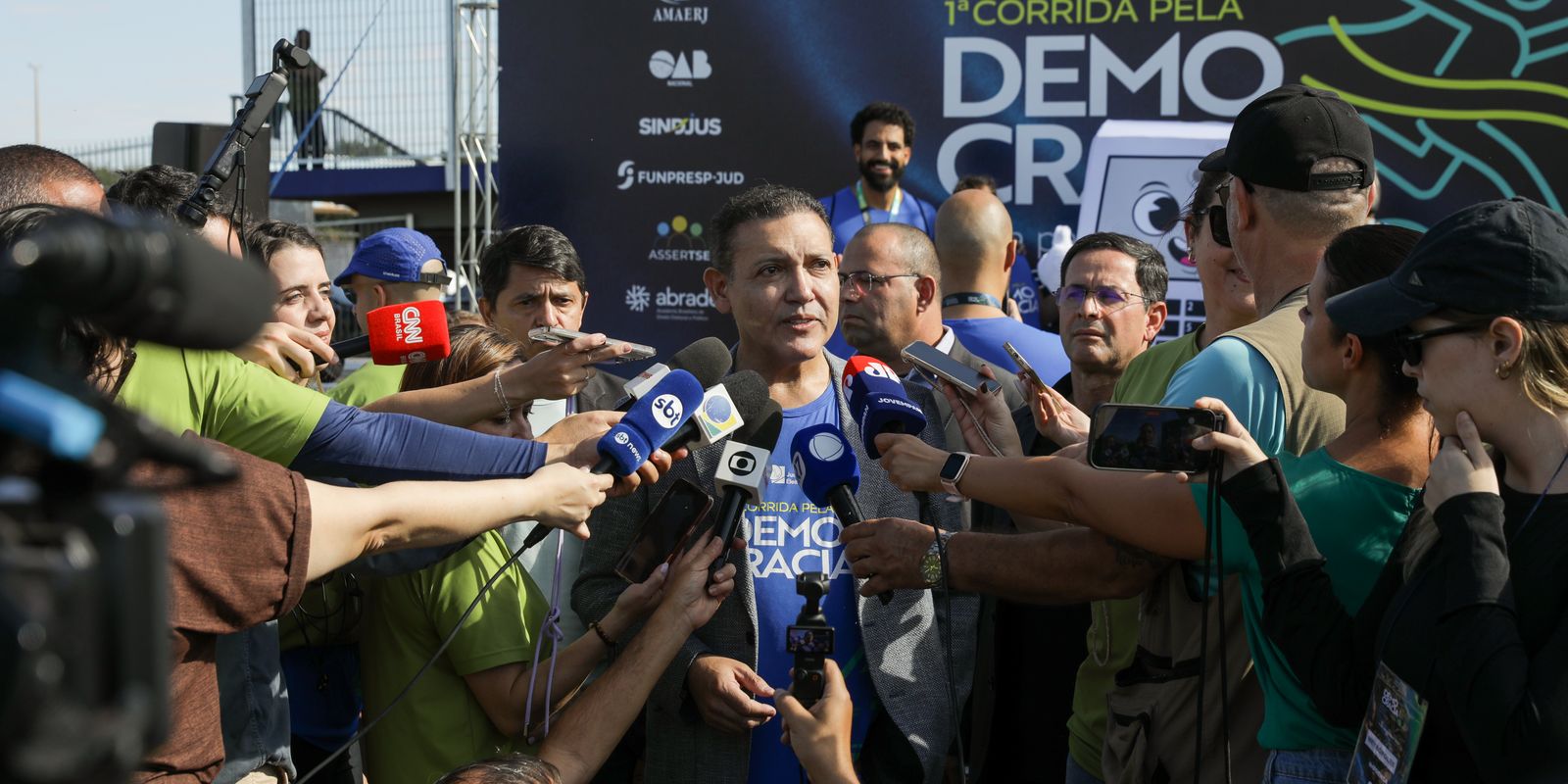 TSE Abre Urnas Diante da População Para Provar Confiança no Sistema Eleitoral