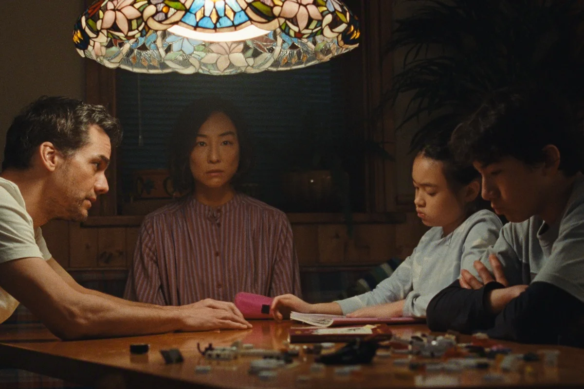 Entenda o Final de A Última Casa com Wagner Moura e Greta Lee