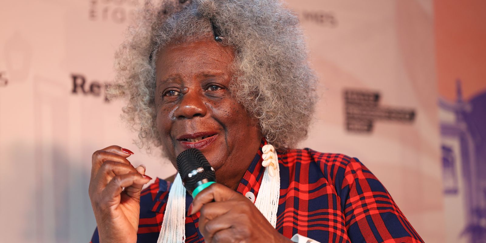 Conceição Evaristo celebra a escrevivência da literatura negra