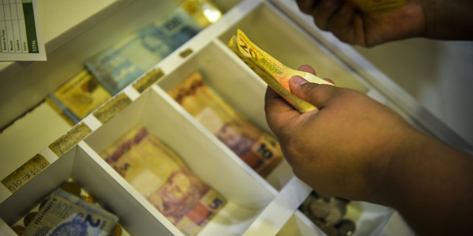 Abono Salarial: Último lote de R$ 5,2 bilhões para nascidos em novembro e dezembro já está liberado