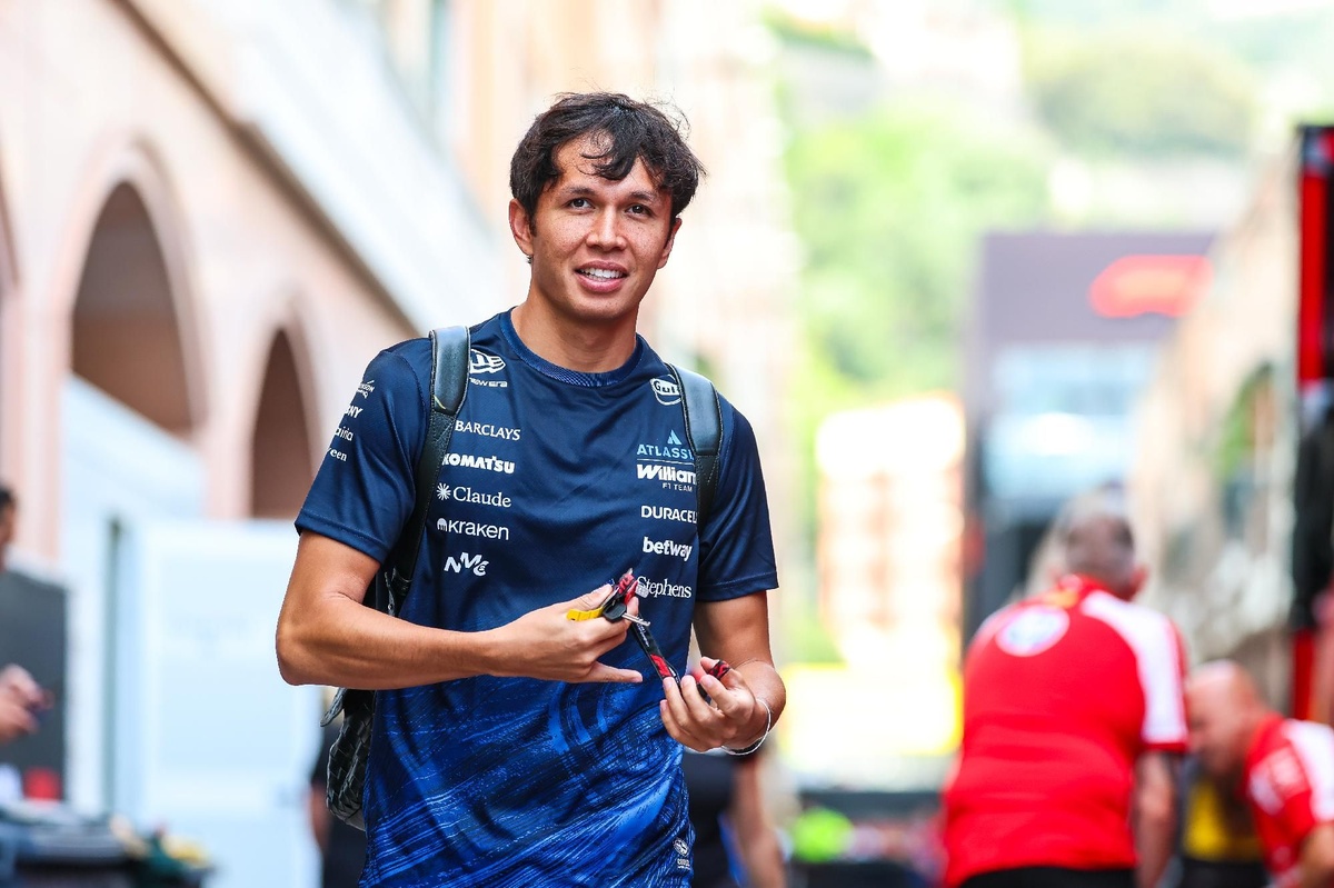 Alex Albon Cracks Up F1 Fans with Verstappen Joke in Grill The Grid