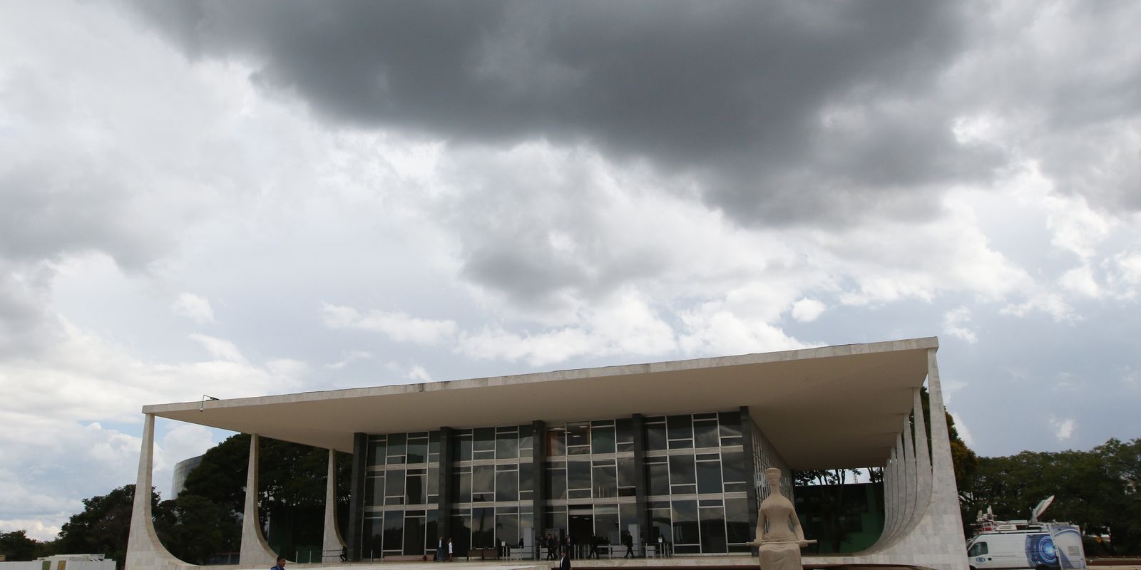 STF retoma julgamento sobre mandato-tampão no Rio