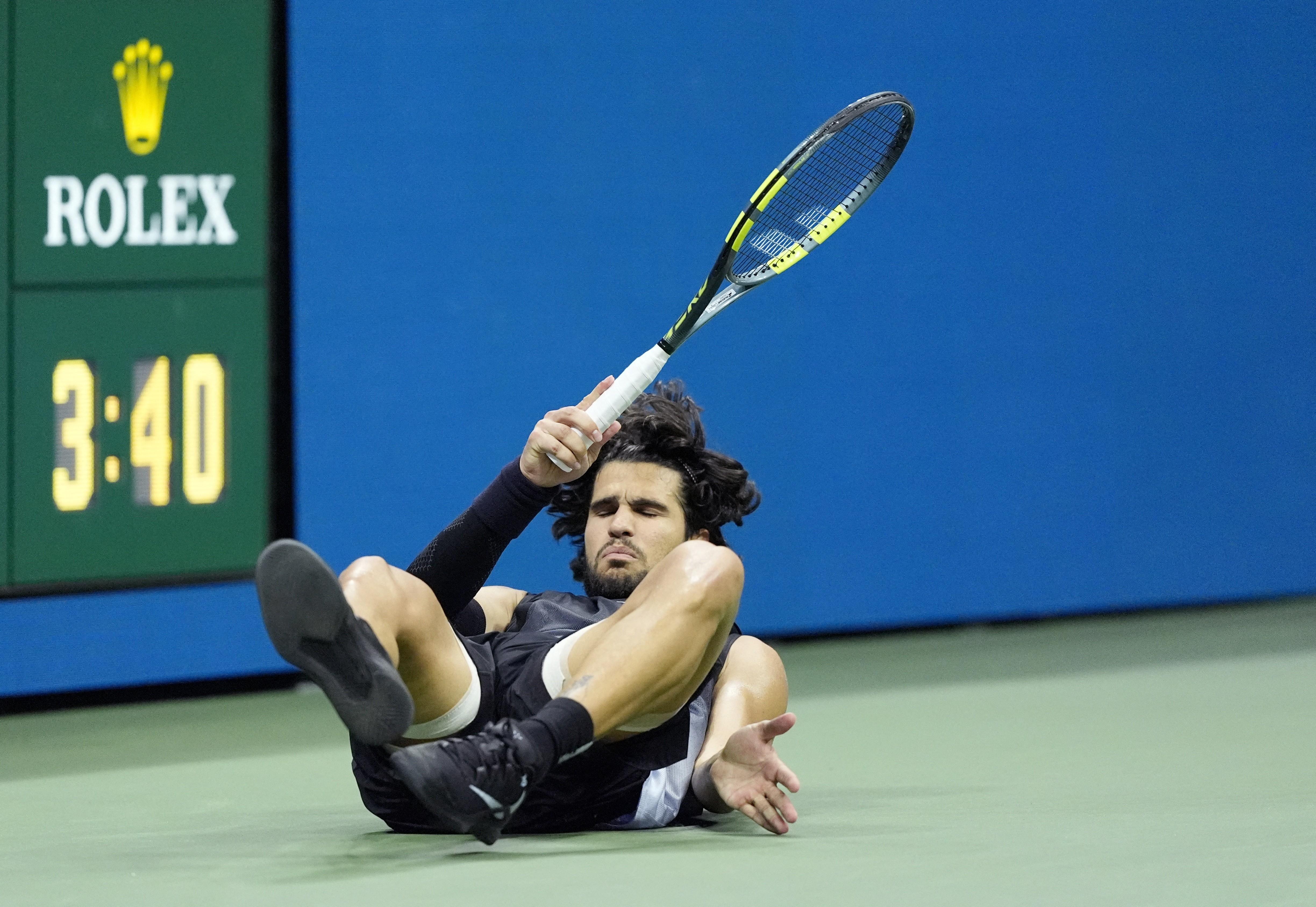 Alcaraz passa mal, vomita e perde batalha épica de 4h28 para Shelton no US Open