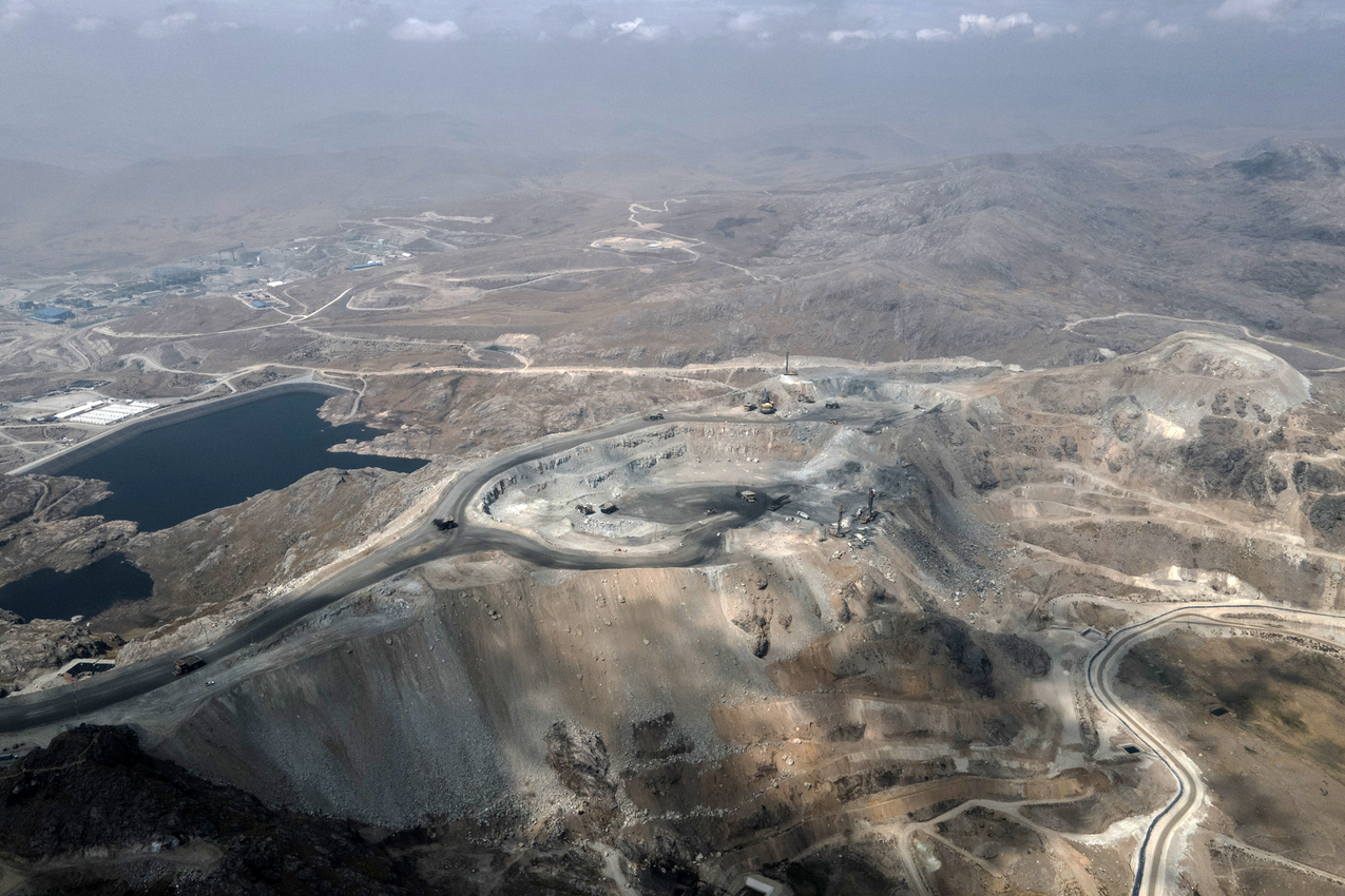 Oferta global de cobre sofre nova pressão após problemas em minas do Peru e Chile
