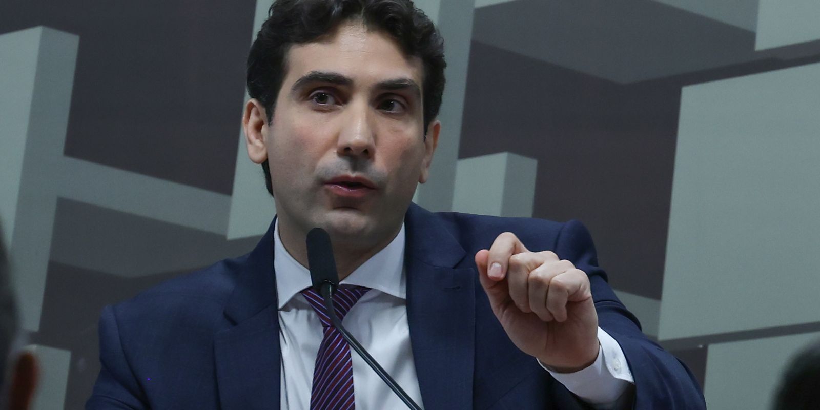 Galípolo critica uso do FGC por empresas sem garantias e alerta para riscos ao sistema