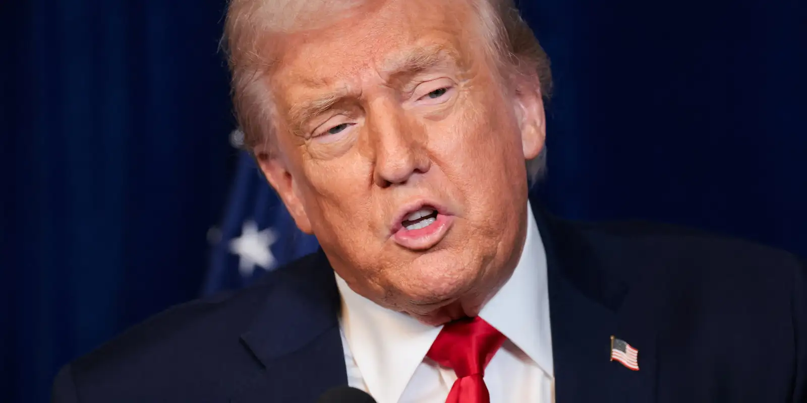 Trump assina novos decretos nos EUA para tentar restringir a cidadania por nascimento no país