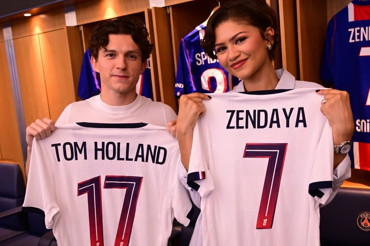 Tom Holland e Zendaya visitam instalações do PSG recebem presentes