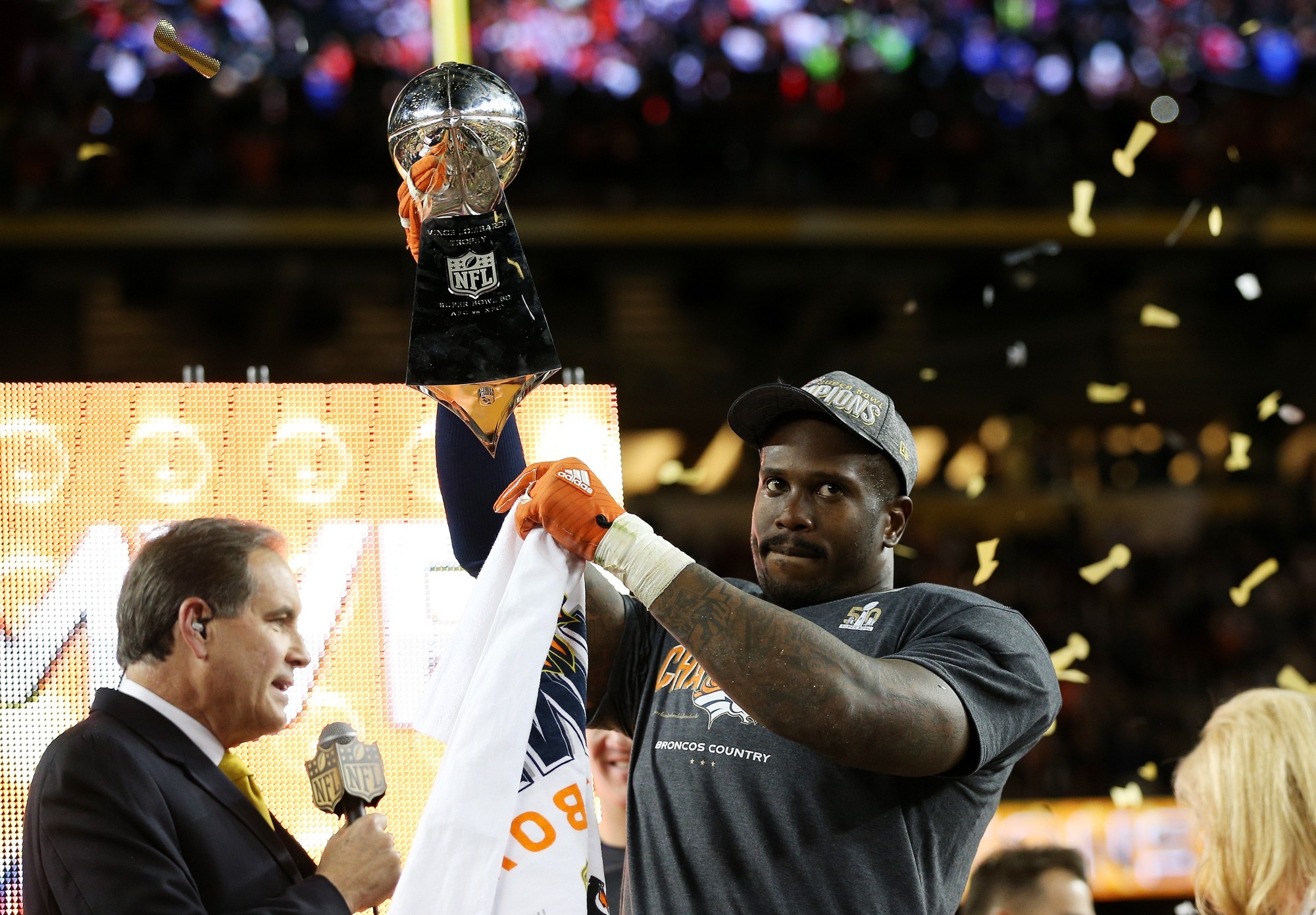 Dallas Cowboys anuncia contratação de Von Miller, MVP do Super Bowl 50 e lenda da NFL