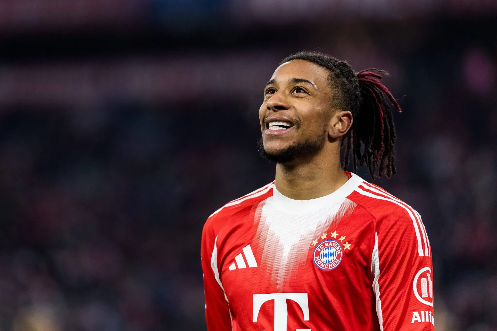 Bayern afirma não negociar Olise e deixa Real Madrid sem chances