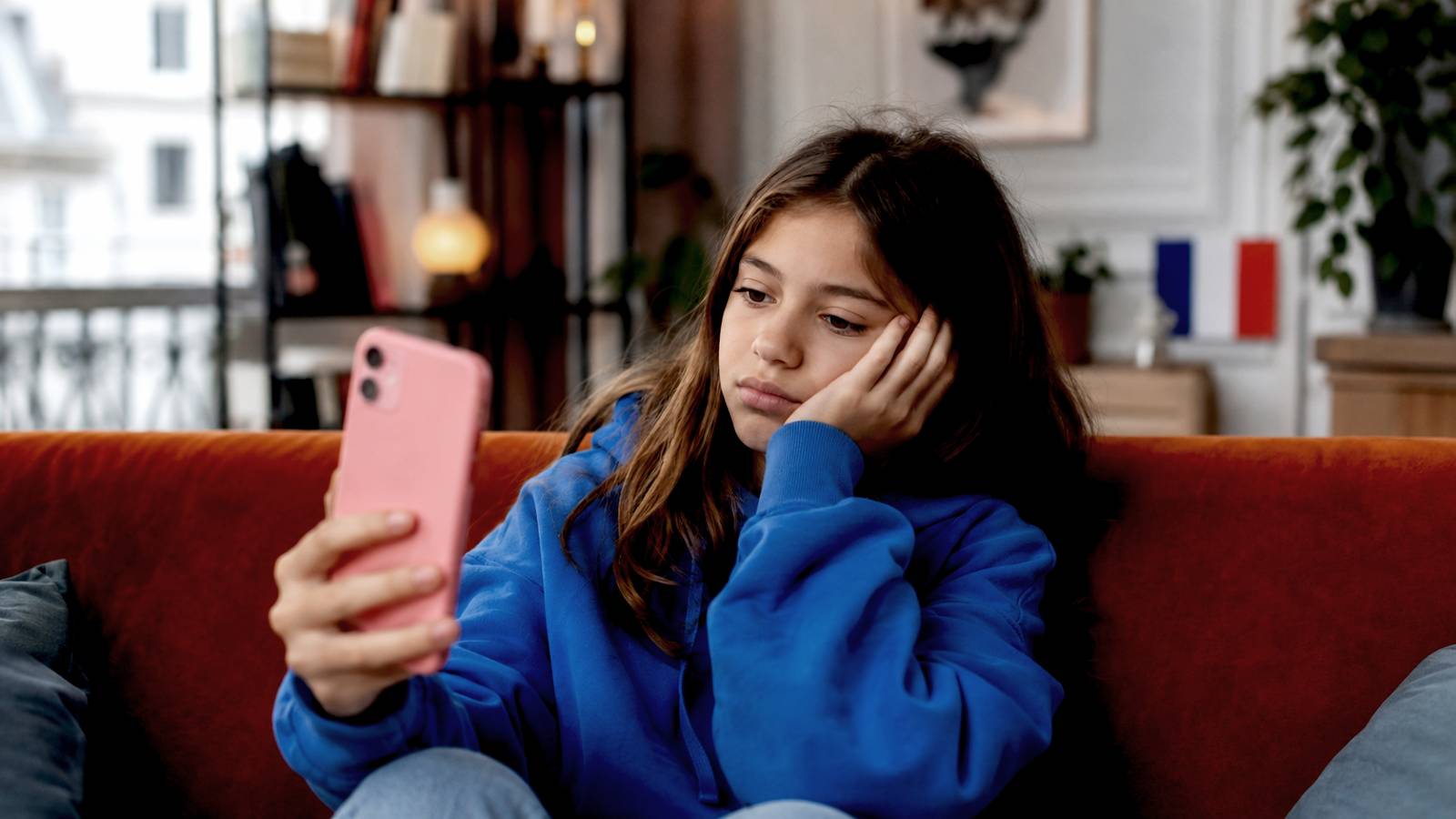 France Bans TikTok and Instagram for Under-15s Starting in 2026