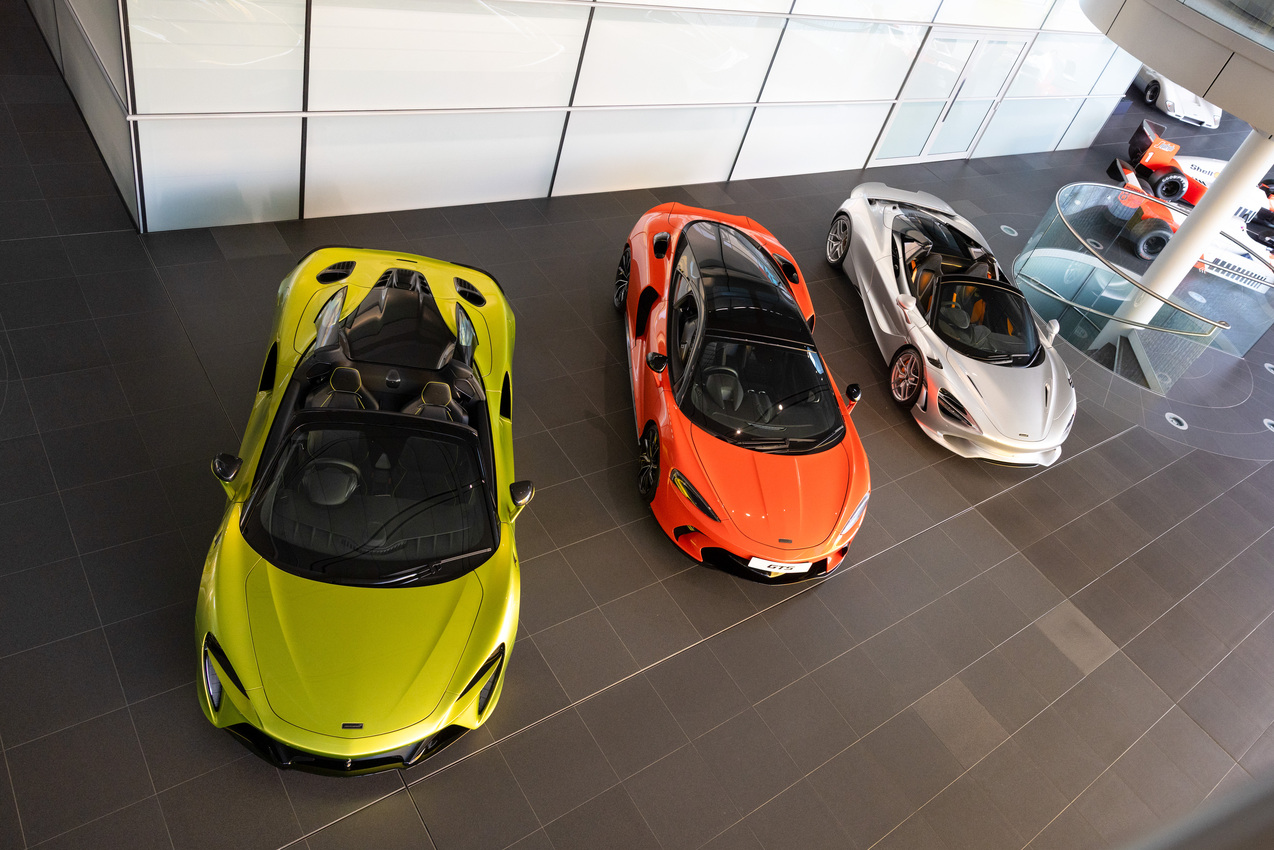 McLaren anuncia nova fábrica no Reino Unido para produzir seu primeiro SUV, gerando mil empregos