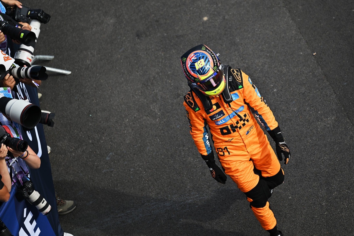 Piastri Frustrated by Sainz Crash: 'Unacceptable' Blue-Flag Incident in Hungarian GP