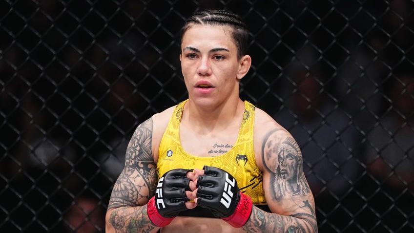 Ex-UFC Champ Andrade Dishes on New Role as Delivery Driver