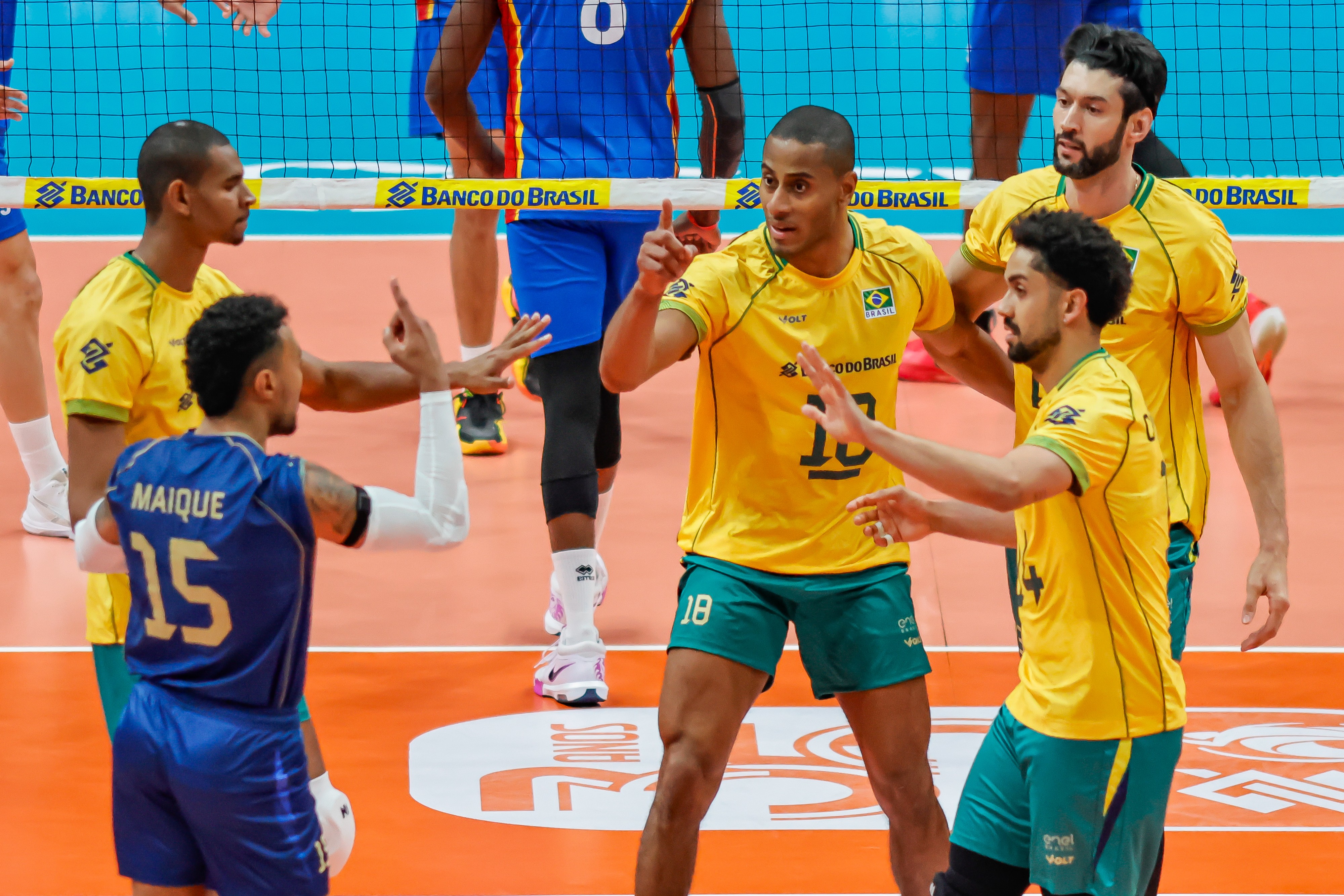 Lucarelli eleito MVP do Pré-Olímpico de vôlei: Brasil garante vaga olímpica e domina seleção