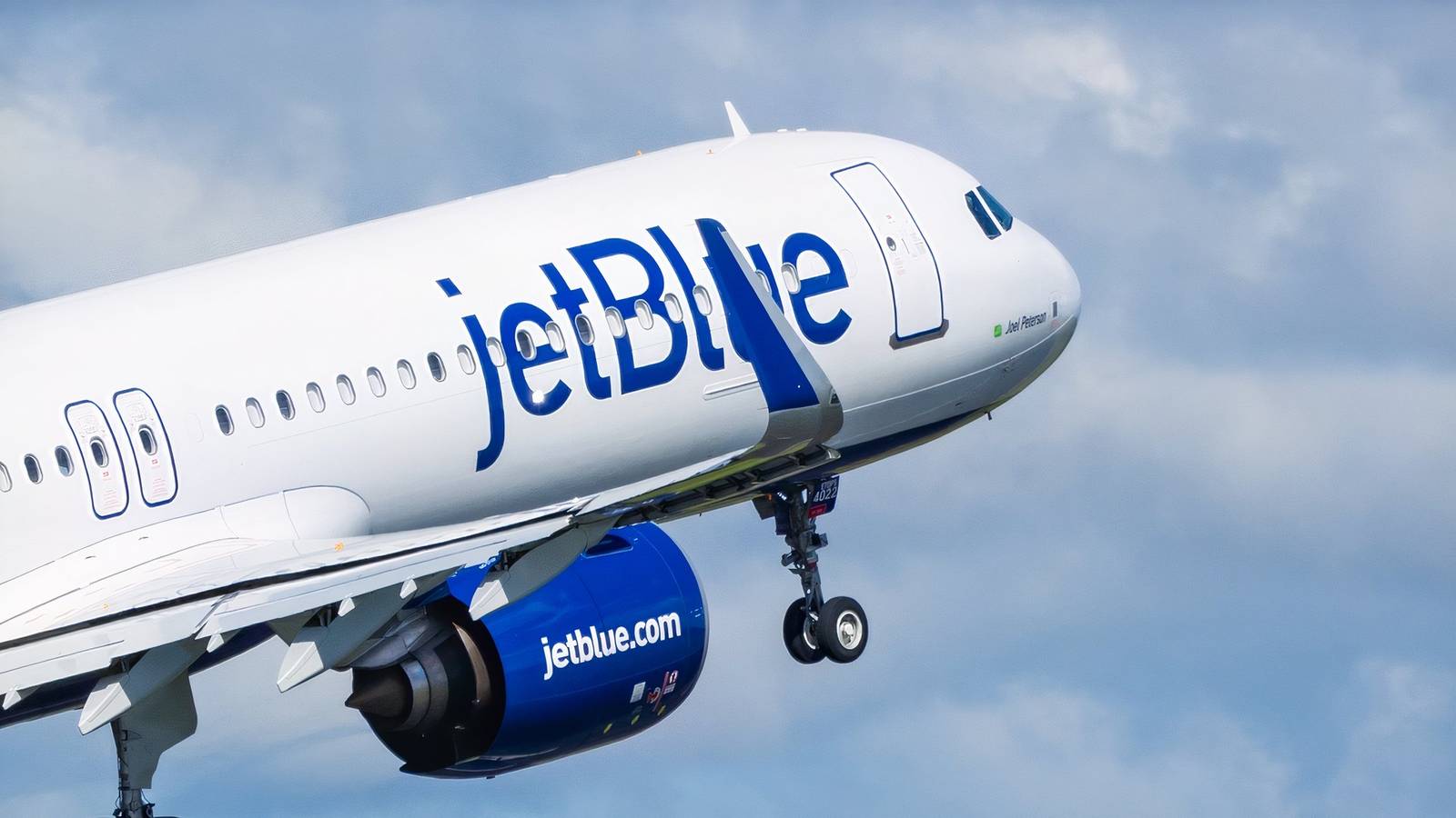 JetBlue Concretiza BlueFirst com Certificação FAA: Nova Primeira Classe em Voo Doméstico