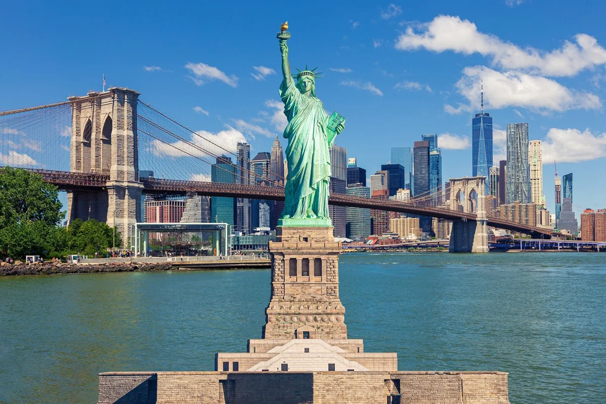 Mãe e filha morrem após barco virar perto da Estátua da Liberdade