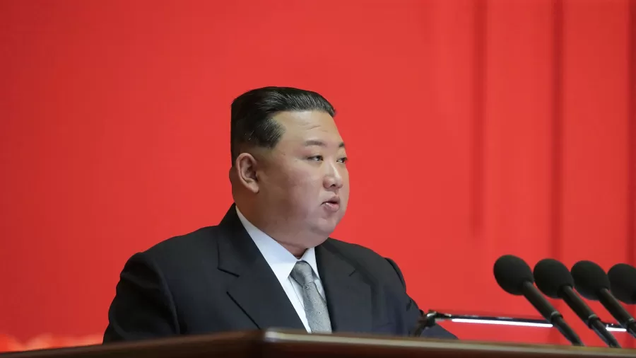 Kim Jong Un promete apoio 'inabalável' a Putin e classifica guerra na Ucrânia como 'sagrada'