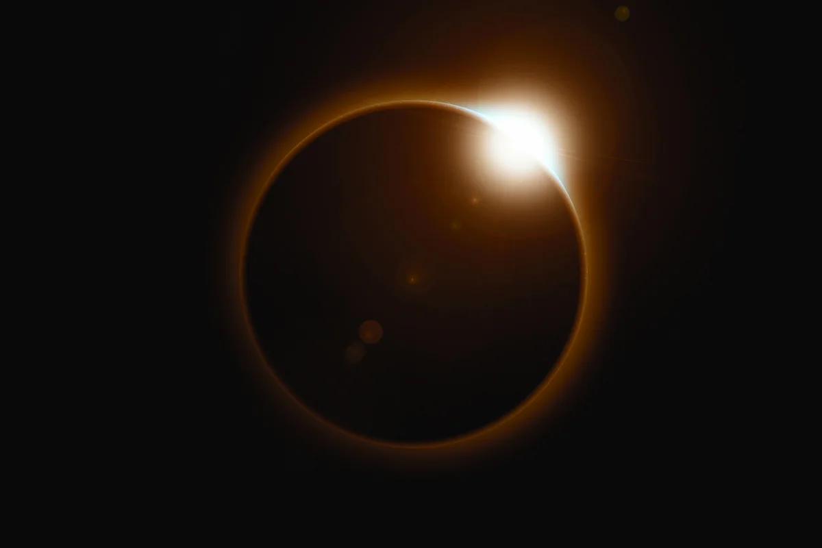 Dois eclipses e chuva de meteoros marcaram agosto astronômico