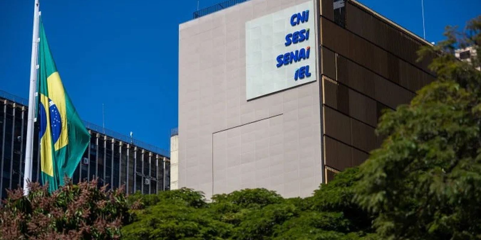CNI Mantém Projeção de PIB com Crescimento de 2%