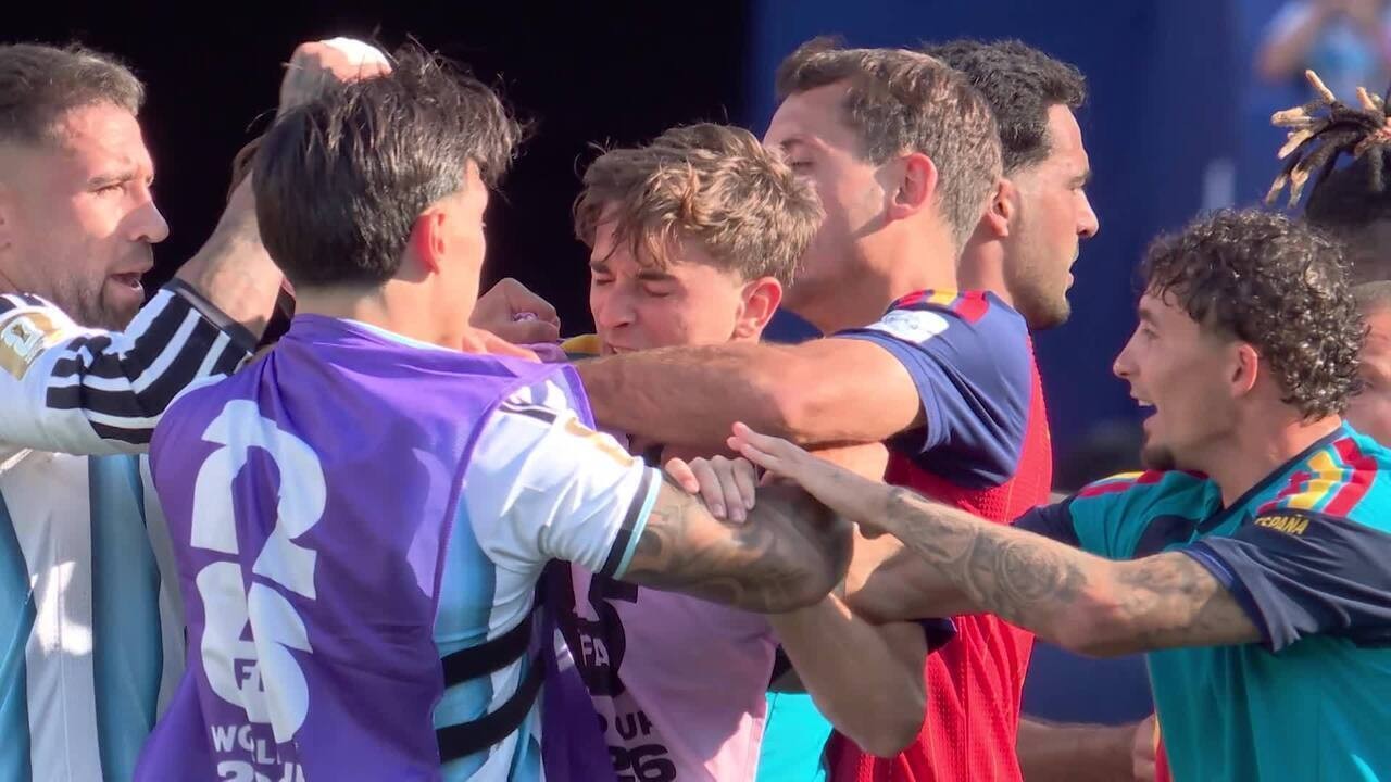 Auxiliar da Argentina se arrepende de agredir Dani Olmo na final da Copa do Mundo