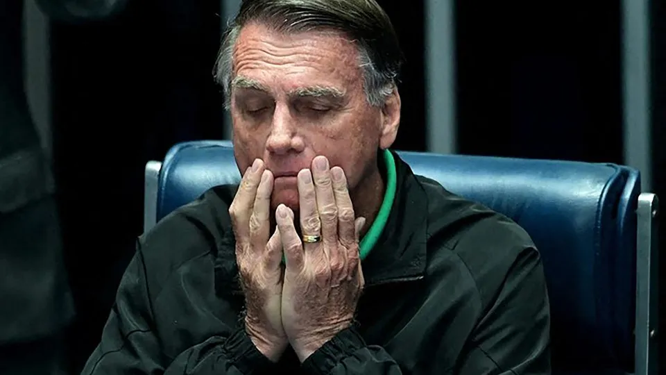 Bolsonaro pede ao STF para ir ao dentista e indica esposa de Flávio; Moraes decide