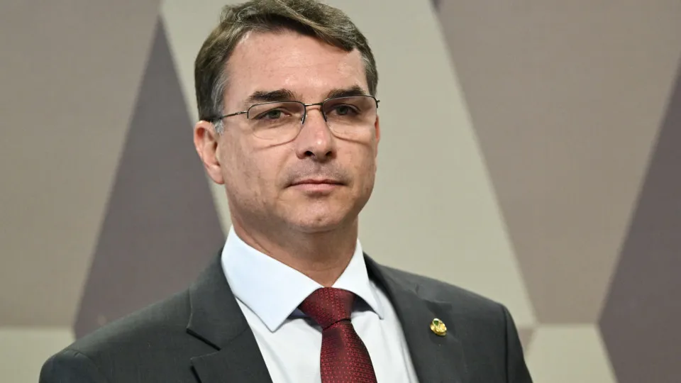Flávio Bolsonaro busca reforçar militância para eleição