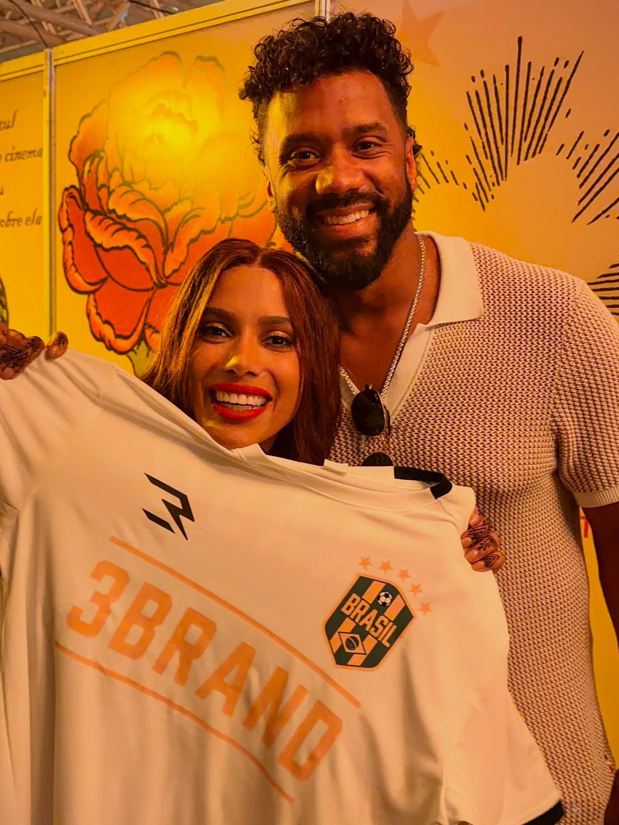 Campeão do Super Bowl XLVIII, Russell Wilson curte show e interage com Anitta no Rio