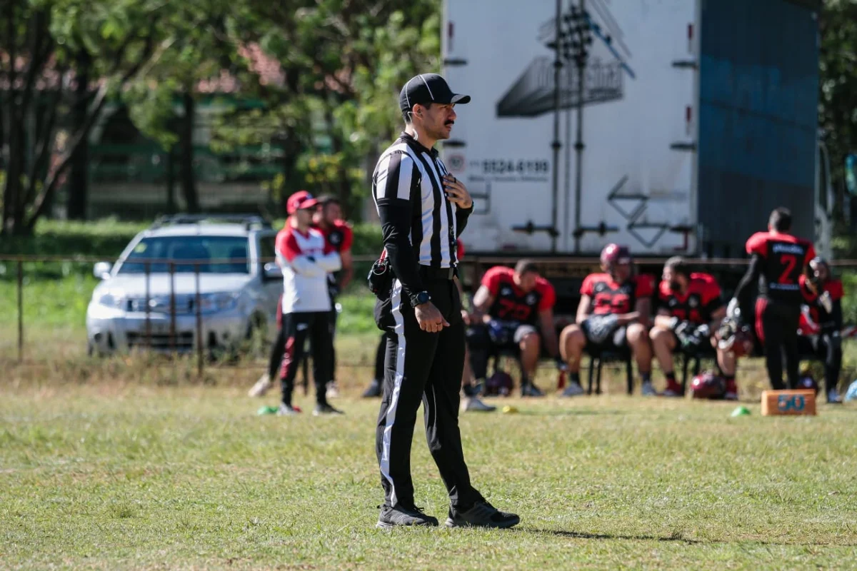 Árbitro de futebol americano é agredido no jogo Spartans x Locomotiva