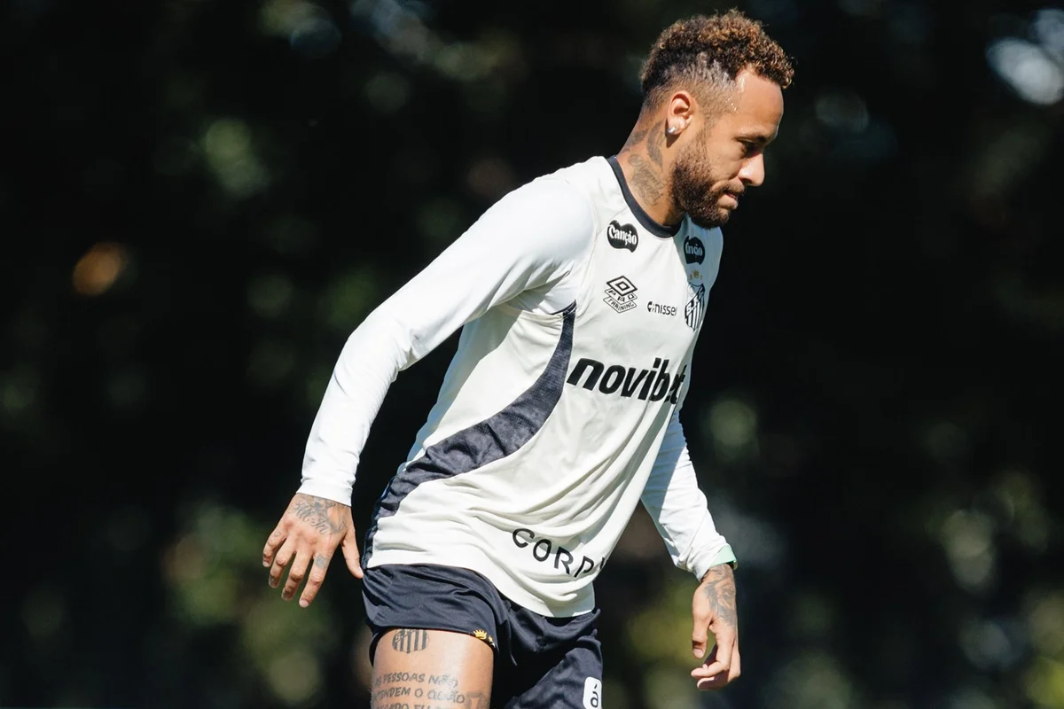 Neymar volta a ser relacionado pelo Santos após Copa do Mundo