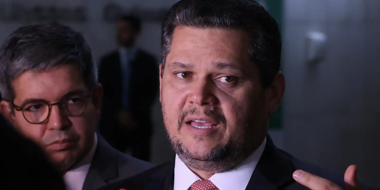 Fim da escala 6x1 avança no Senado: Alcolumbre envia PEC para CCJ