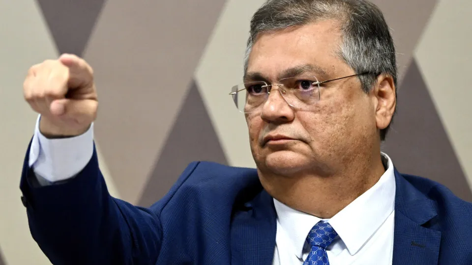 PF investiga indícios de crimes na execução de emendas Pix, decide Dino