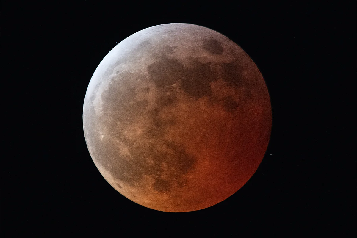 Eclipse lunar parcial: fenômeno da Lua avermelhada será visível no Brasil