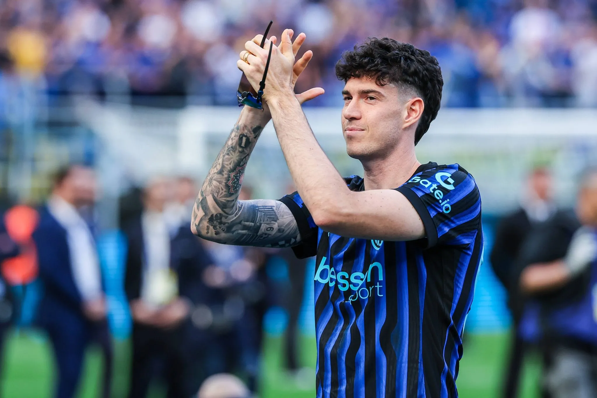 Bastoni descarta Real Madrid e permanece na Inter até 2026