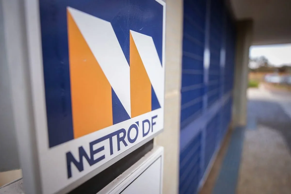 Metroviários do DF adiam greve para setembro e serviços funcionam normalmente
