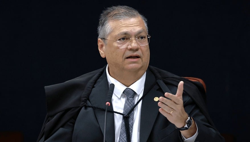 Dino Publica Post Contra Totalitarismo e denuncia trapaceiros no Instagram