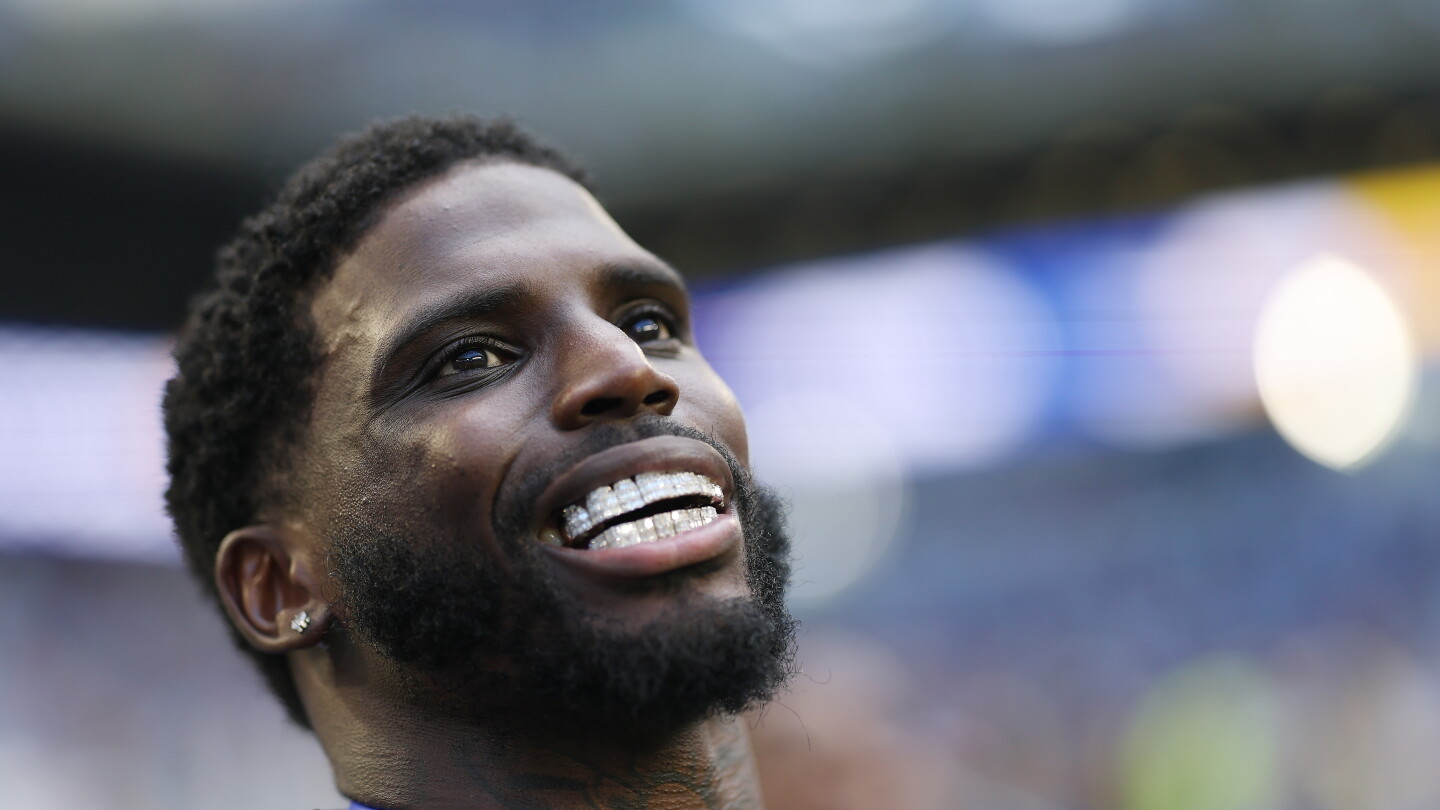 Tyreek Hill Struggles But Hopes to Regain Leg Strength in Rehab
