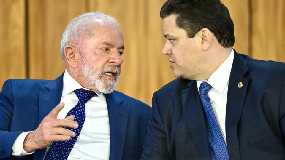 Alcolumbre afirma que encontro com Lula foi institucional e diálogo restabelecido
