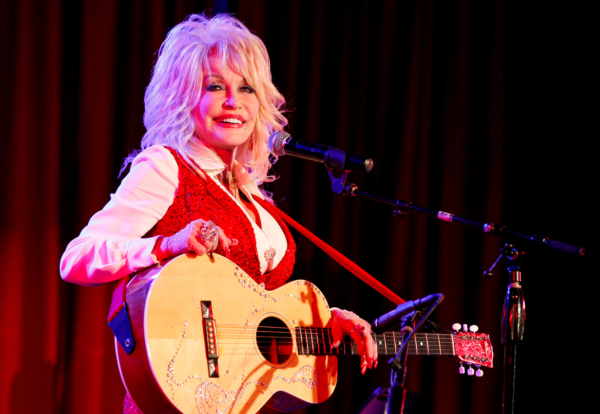 Família bilionária revela futuro do Dollywood após morte de Dolly Parton e expansão de US$ 500 milhões