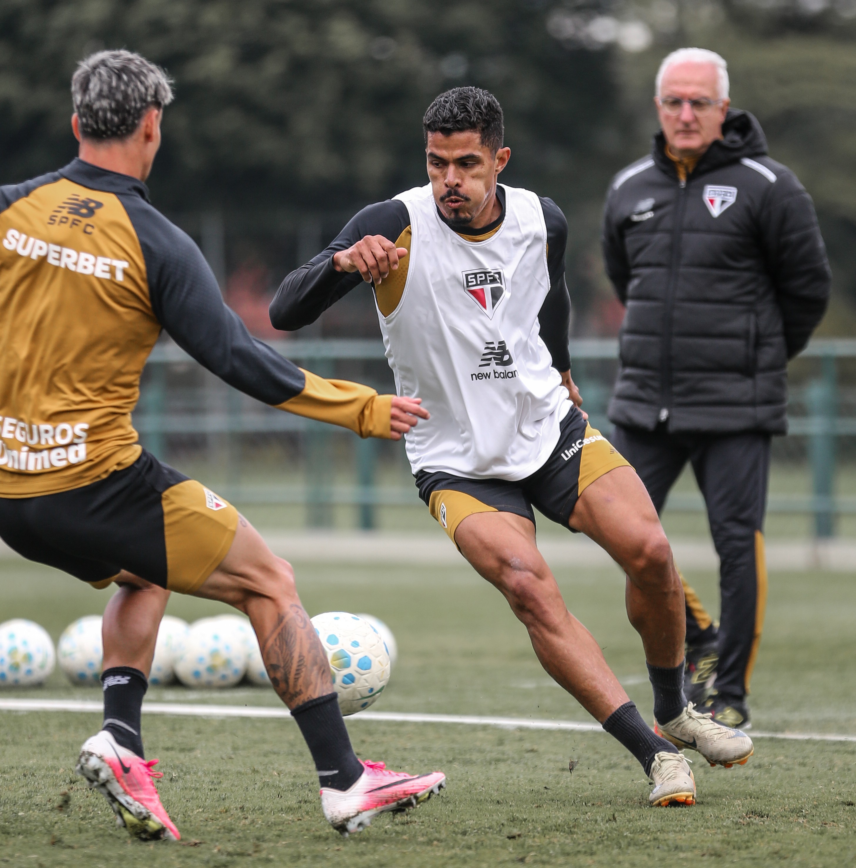 Dorival comanda treino focado no ataque para retomada do São Paulo
