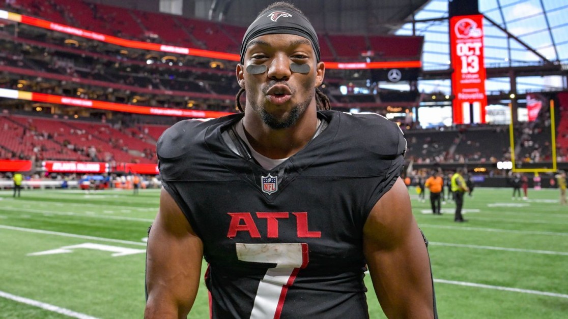 Draft de NFL: Bijan Robinson e Jahmyr Gibbs entre os top 8 em ligas Superflex