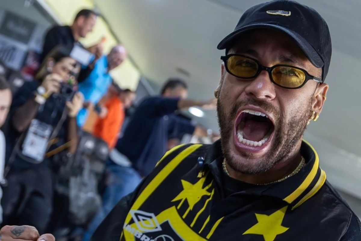 Victor Hugo gives jersey to Neymar, but provokes: 'In the Arena, it will be fierce'