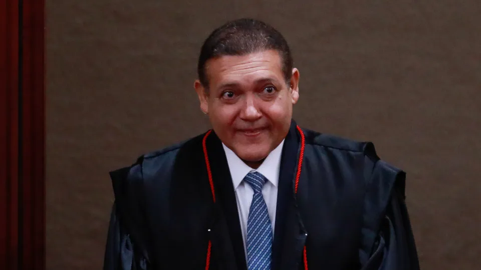 STF vê guinada extremista de Flávio sobre urnas, Kassio minimiza impacto