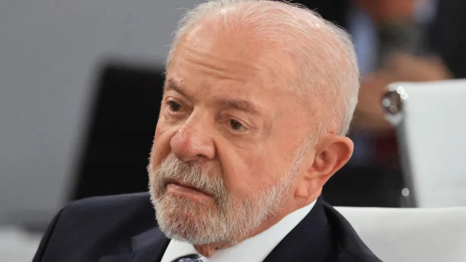 Ex-jogador Lula multado em R$ 15 mil após pedir votos para Marina e Tebet
