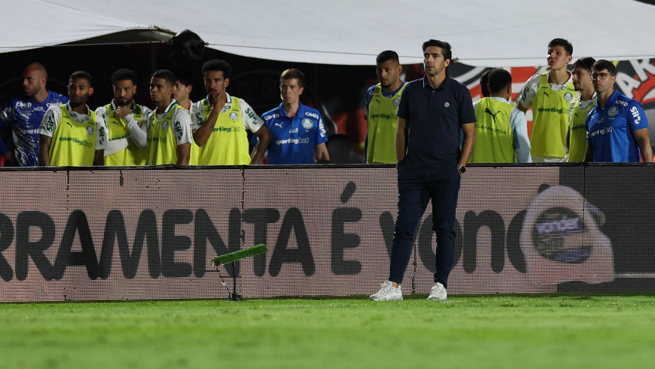 Abel Ferreira defende expulsões em vitória do Palmeiras: 'Lances no limite'