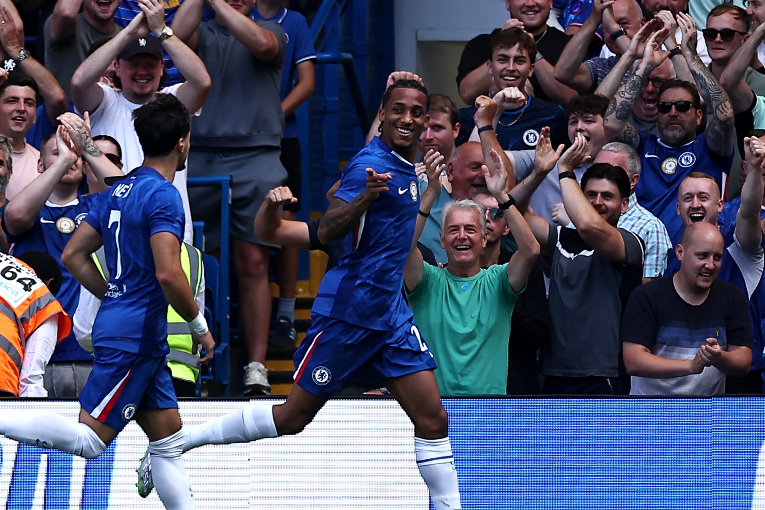 Chelsea goleia o Milan por 3 a 0 na pré-temporada em Indonésia